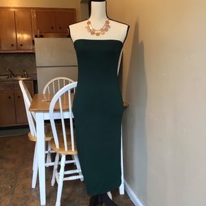 NWT. Fashion Nova. Dark Green off Shouldres Dress. L.